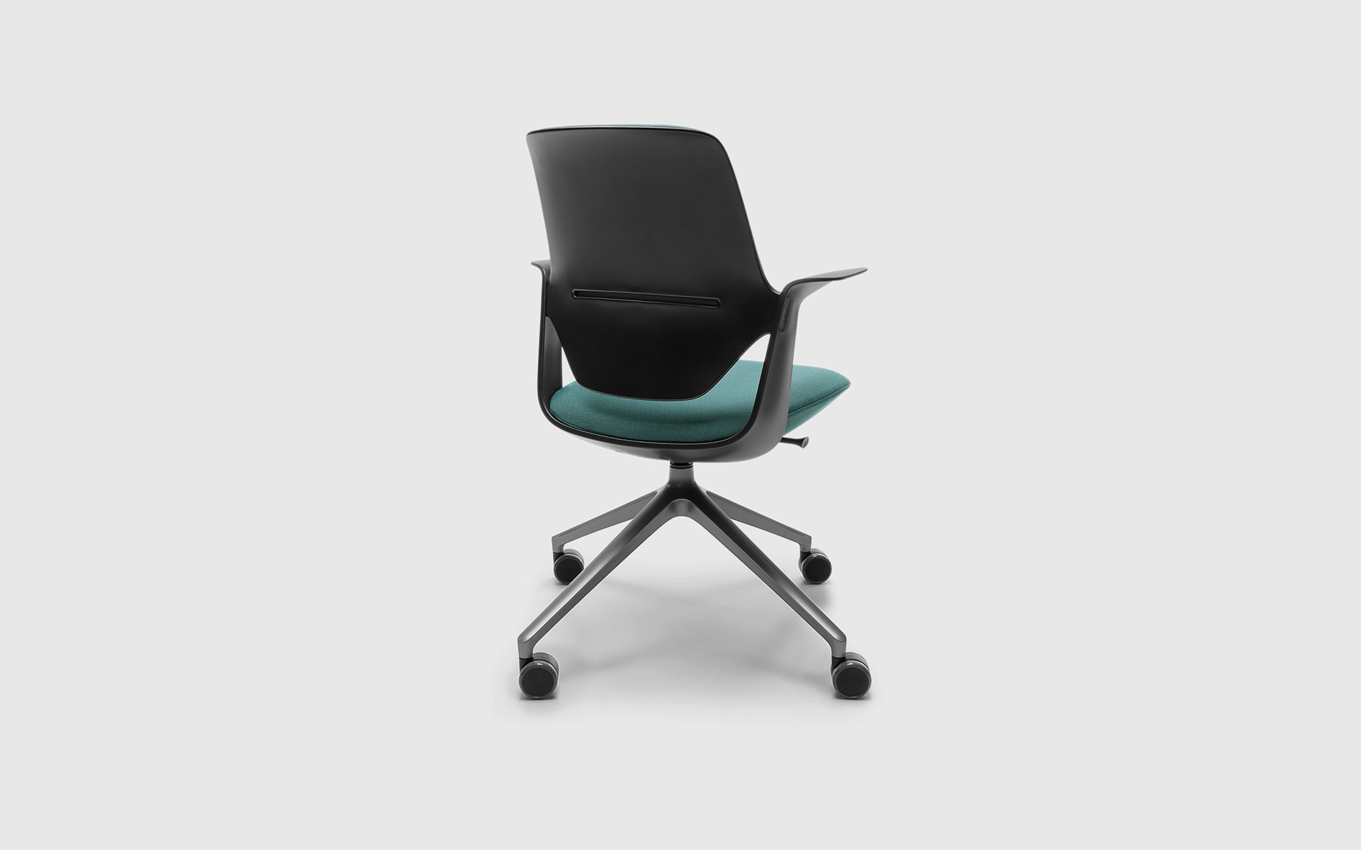 Der Profim Trillo Pro Bürostuhl von ITO Design in schwarz mit grünem Bezug